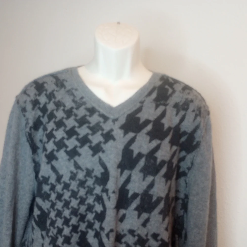 Public Opinion Gray and Black Houndstooth 100% Cashmere  Men SweaterZs XL